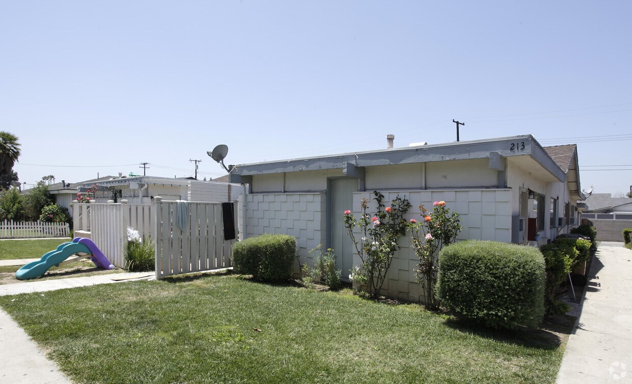 Primary Photo - 213 S Acacia Ave