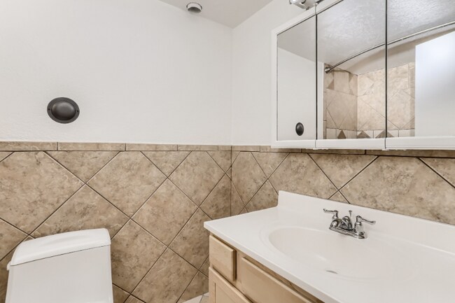 Foto del edificio - 1045 N Clarkson St