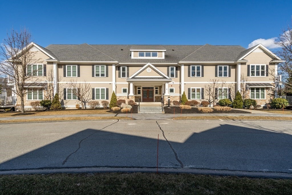 Primary Photo - 5 Eagles Nest Way