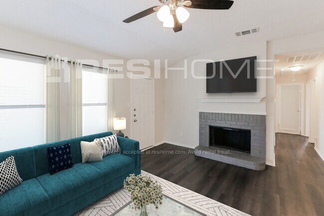 Building Photo - 10427 Blackjack Oaks Dr