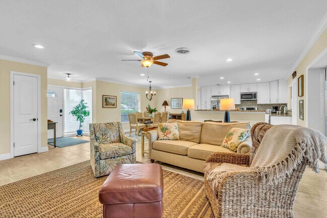Building Photo - 2723 Gulf Gate Dr