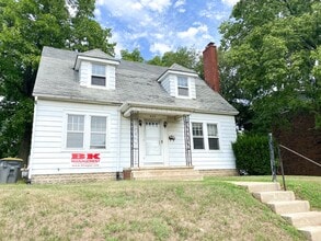 Building Photo - 3 bed 1 bath unit close to campus