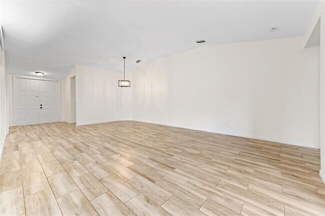 Foto del edificio - 5606 NW 109th Way