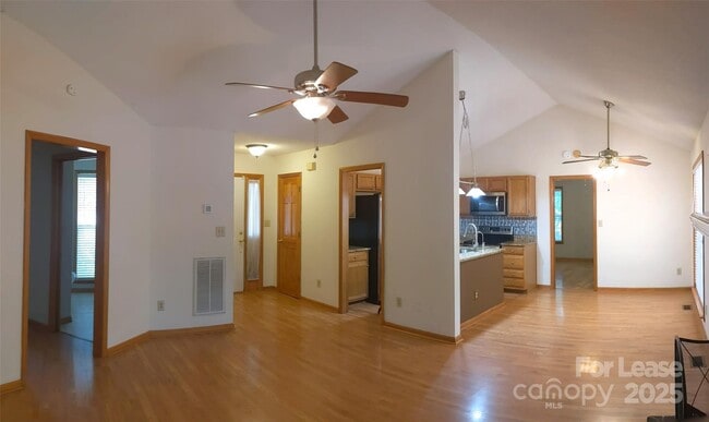 Building Photo - 3704 Wilshire Ln