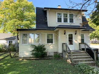 Building Photo - 712 Elm St