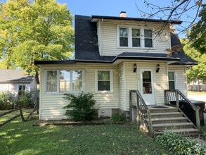 Building Photo - 712 Elm St
