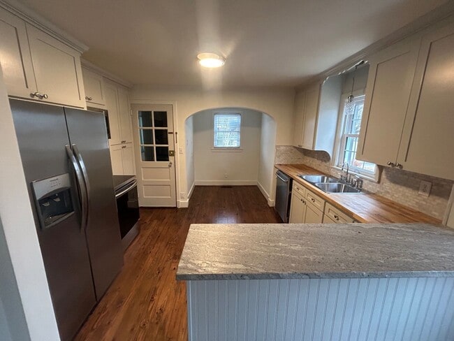 Building Photo - 939 Central Dr