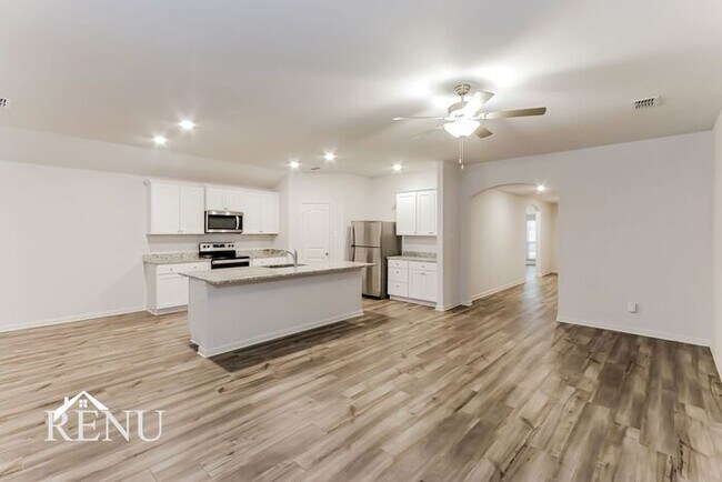 Building Photo - 2013 Hialeah Dr