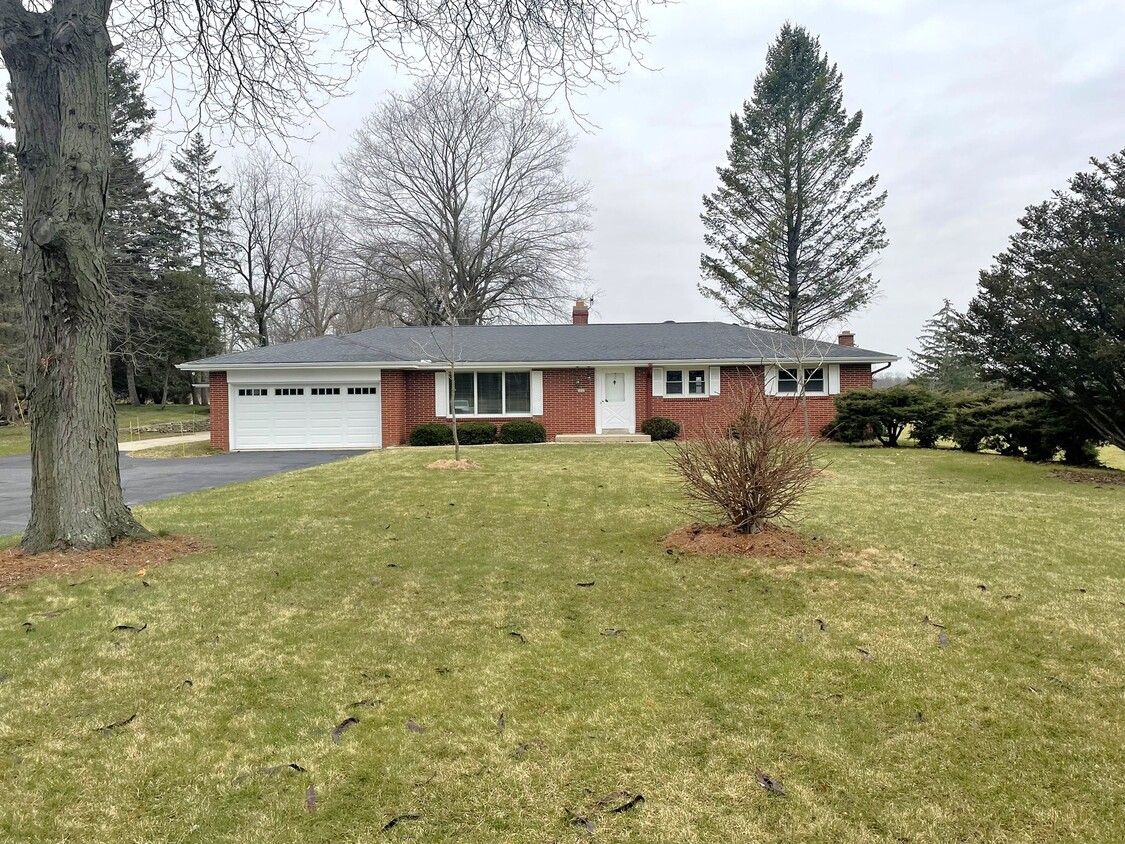 3840 N Green Bay Rd, Caledonia, WI 53404 House Rental in Caledonia