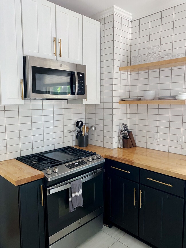 Kitchen - 4149 Harrison St