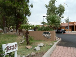 Building Photo - 3228 W Glendale Ave