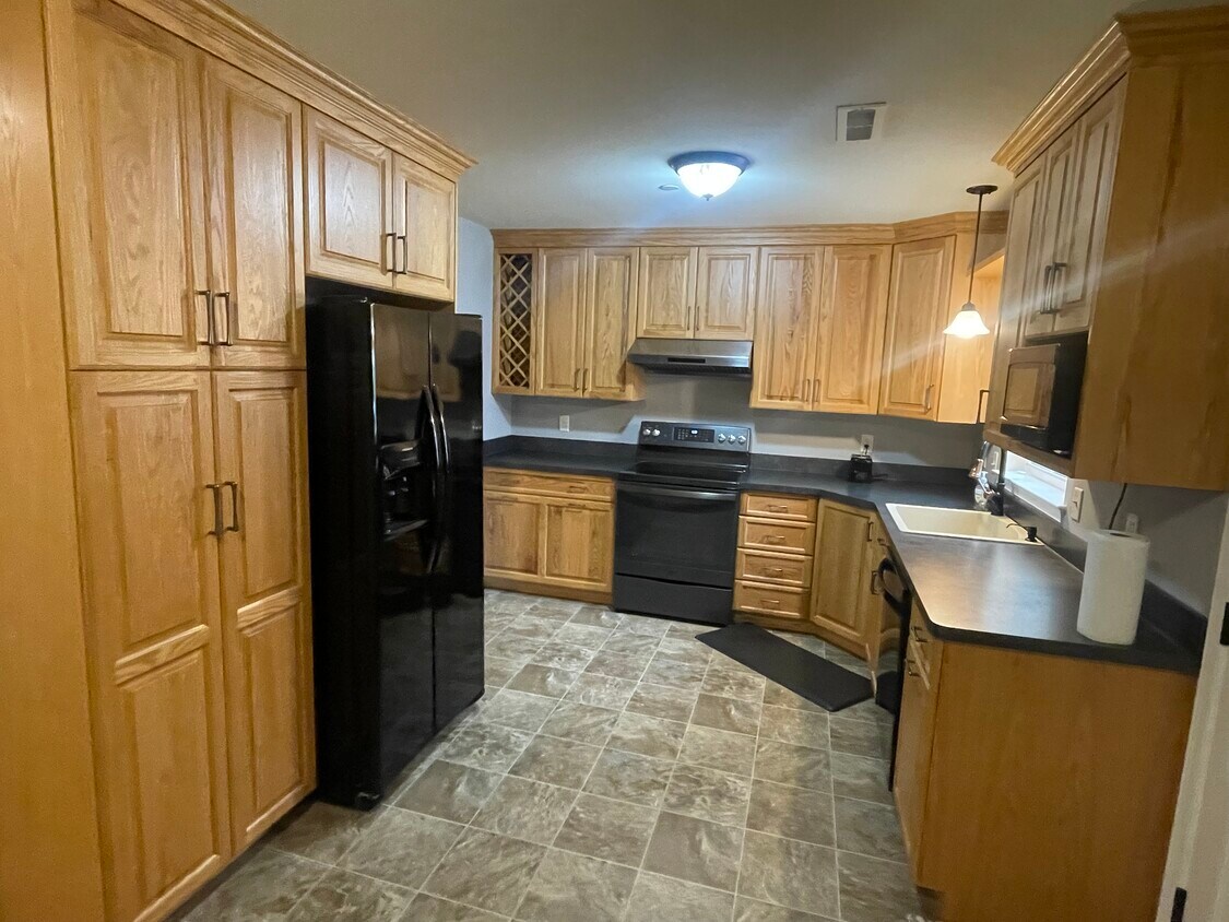 Primary Photo - 515 Byler Cir