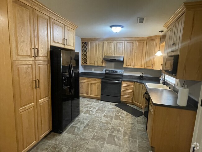 Building Photo - 515 Byler Cir