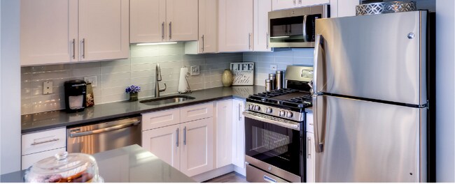 Photo - 538 N State St Apartment