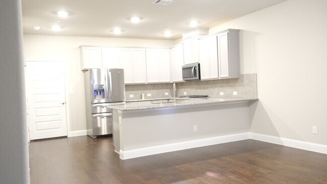 Building Photo - 332 Blackthorne Dr