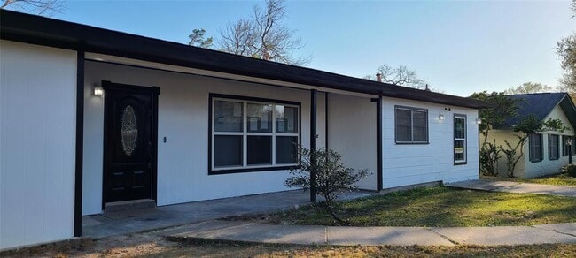 Building Photo - 102 Tanglewood Dr