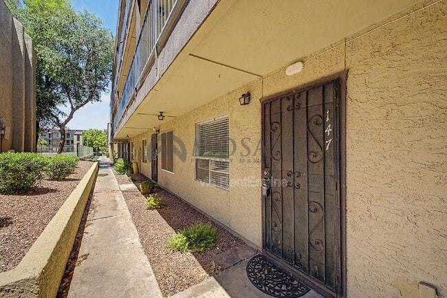 Building Photo - 461 W Holmes Ave