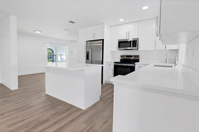 Building Photo - 7841 NW 46th St