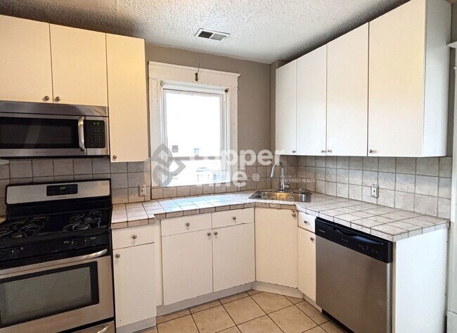 Foto del edificio - 146 Logan St