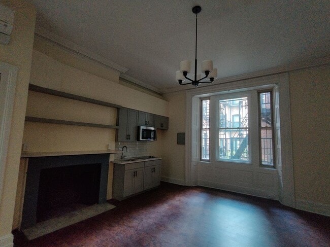 Building Photo - 6 E Franklin St