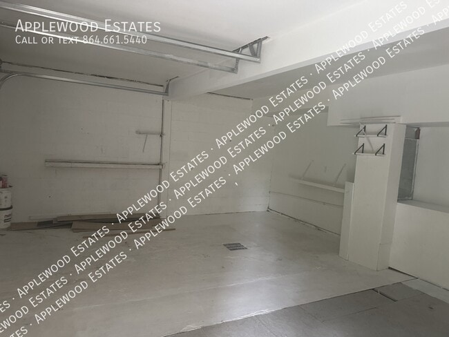 Building Photo - 36 Saxon Heights