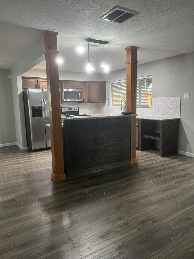 Foto del edificio - 8523 Riverside Walk Ln