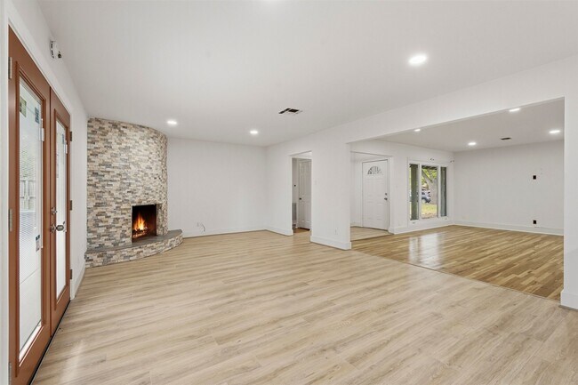Foto del edificio - 1219 Wisterwood Dr