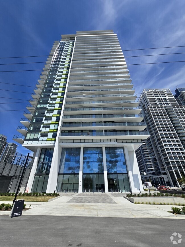 Building Photo - 2425 Alpha Av
