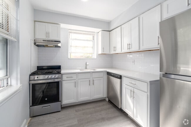 1HAB, 1BA - 800SFUpgraded - Lawndale Apartments