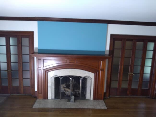 Building Photo - 331 5th St