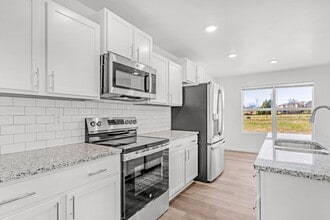 Building Photo - 807 S Lambert Cir