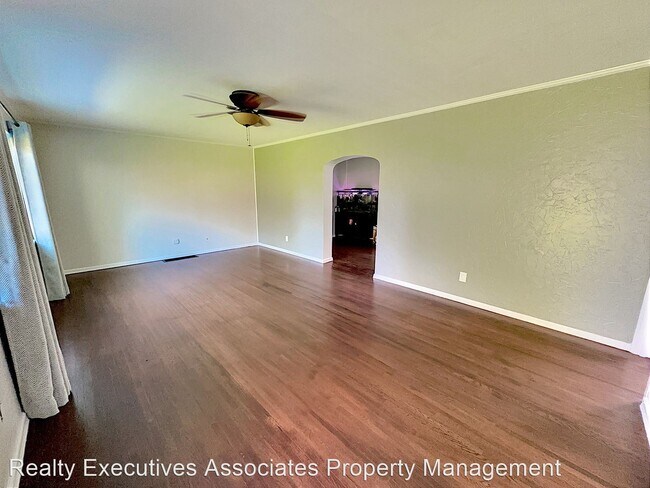 Foto del edificio - 3 br, 2 bath House - 1011 N. Dogwood Lane