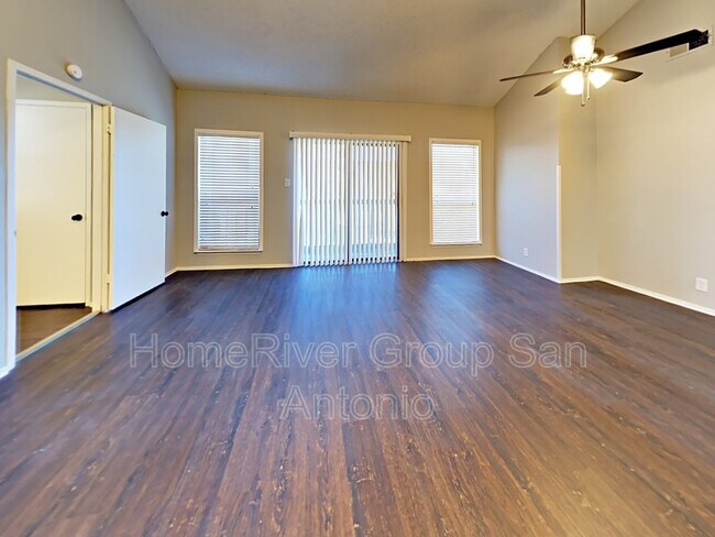 Foto del edificio - 15014 Spring Creek