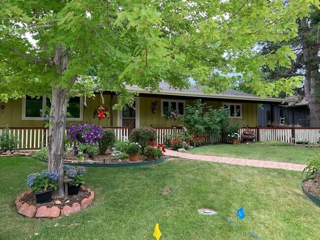 Foto del edificio - 7480 Mount Meeker Rd