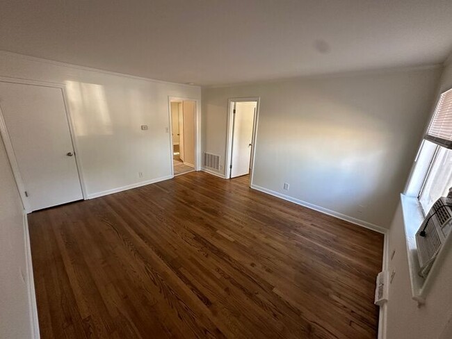 Building Photo - Charming 2BR Duplex in Durham’s Lakewood D...