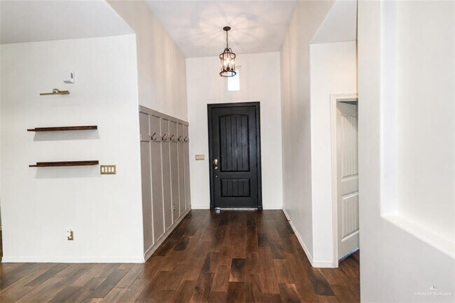 Building Photo - 5305 Ginko Dr