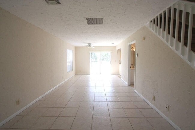 Building Photo - 3BD/2.5BA Townhome with Lake Views!!