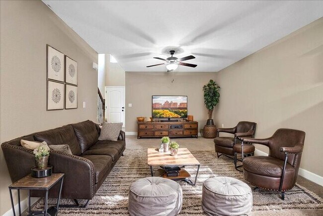 Building Photo - Timber Trails Townhome - One Month Free Rent When You Sign a 15-Month Lease!