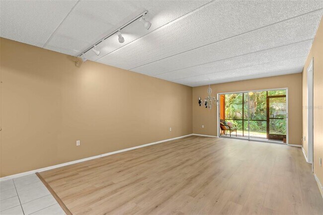 Foto del edificio - 121 Cypress Ln