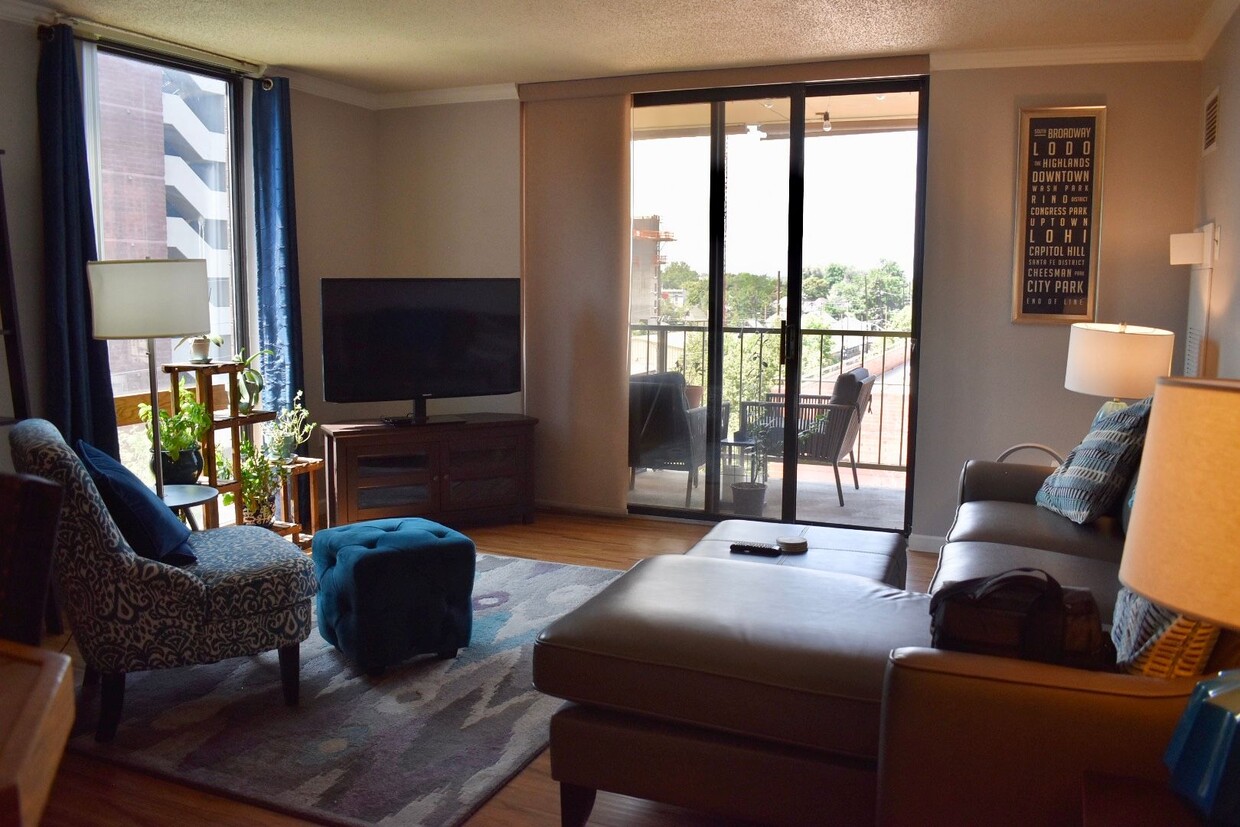 Foto principal - Fully Furnished 1 Bedroom Condo 1 Mile fro...