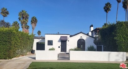 Building Photo - 620 N Poinsettia Pl