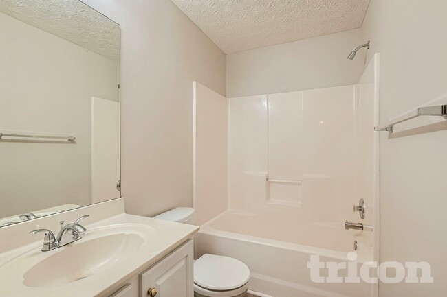 Foto del edificio - 5251 Miranda Way