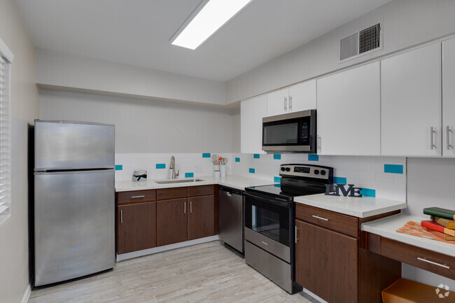 2 habitaciones, 1 baño - 810 pies cuadrados - Cocina - Emerson Park