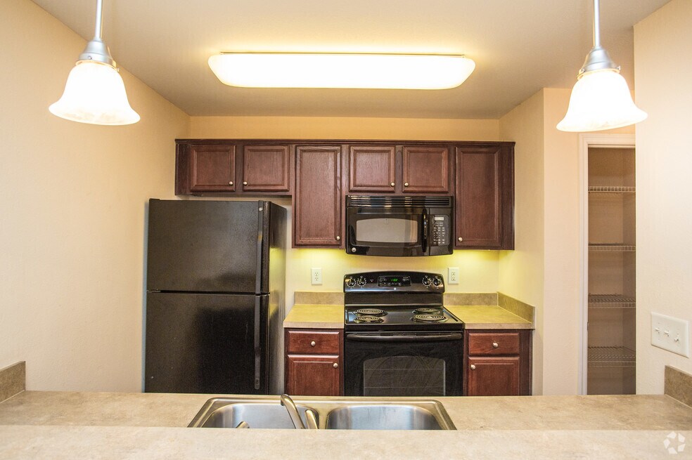 Milgen Village Apartments in Columbus, GA