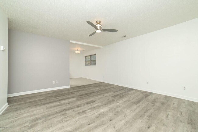 Foto del edificio - 3116 Redbud Ln