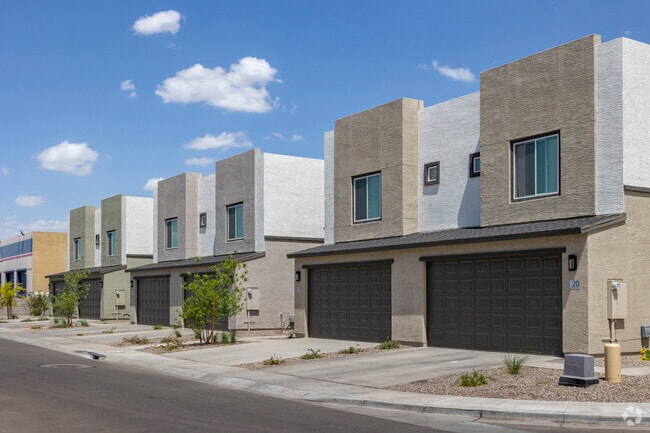 Foto del edificio - Raymond Place Townhomes