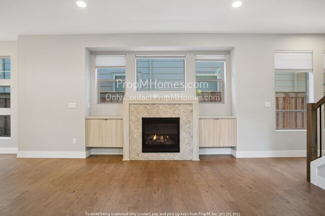 Building Photo - Modern Escape in St. Johns! Three Bedrooms...