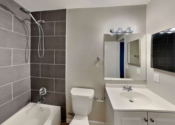 Foto del edificio - 9906 Garland Dr