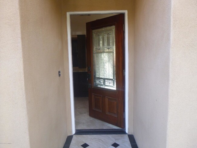 Building Photo - 770 W Altadena Dr