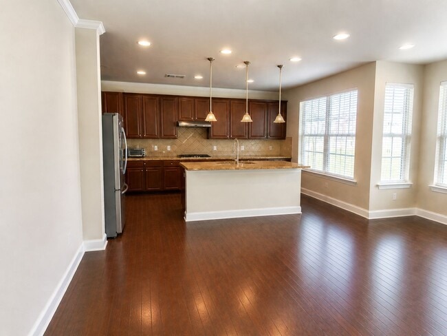 Building Photo - 137 Glade Vly Ave